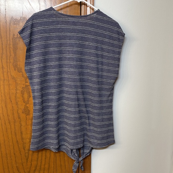 LANE BRYANT UEC 14/16 Blue white dot Short Sleeve Textured T-Shirt tie front - Picture 10 of 10